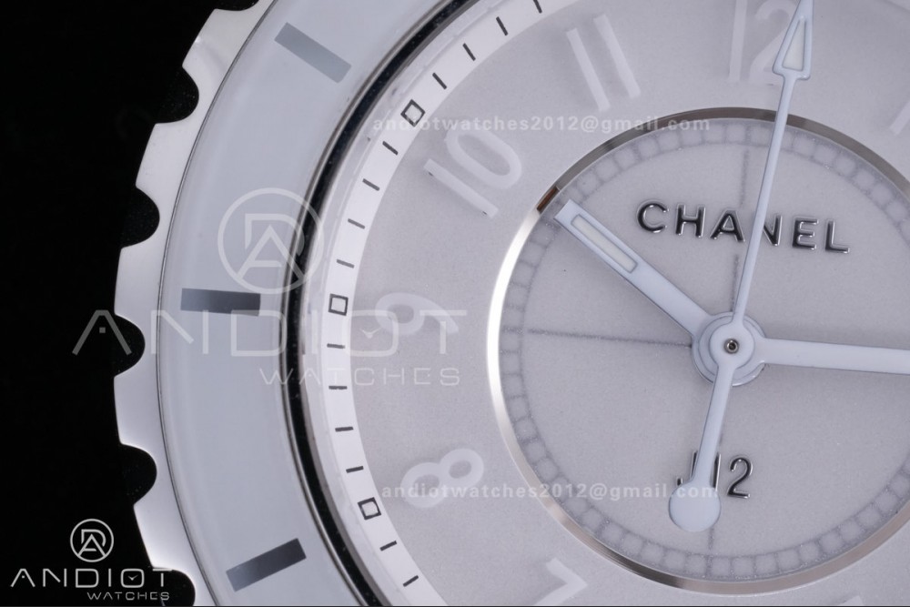 J12 33mm HTF 1:1 Best Edition White Korea Ceramic Cream Dial White Markers on Bracelet Swiss Quartz — photo 5