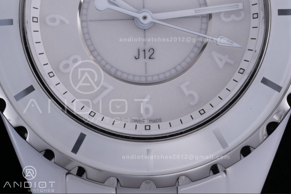 J12 33mm HTF 1:1 Best Edition White Korea Ceramic Cream Dial White Markers on Bracelet Swiss Quartz — photo 4