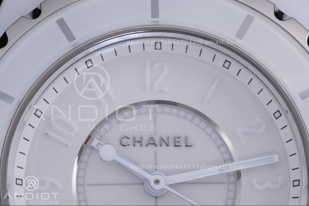 J12 33mm HTF 1:1 Best Edition White Korea Ceramic Cream Dial White Markers on Bracelet Swiss Quartz — photo 3